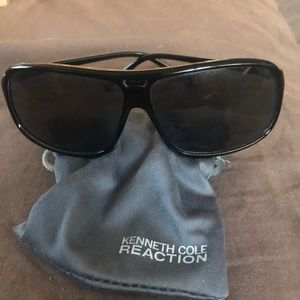 Men’s black Kenneth Cole sunglasses